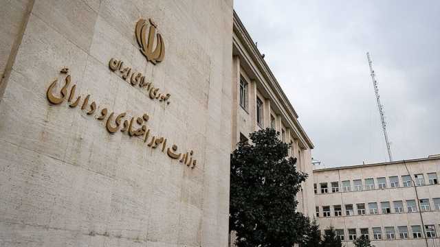 وزیر اقتصاد در راه بهارستان