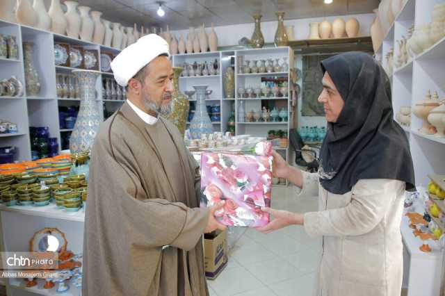 تجلیل از قدیمی‌ترین بانوی سفالگر قم