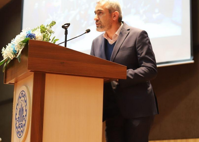 مدنی‌زاده به علت تولد فرزند در آمریکا وزیر اقتصاد نمی‌شود!