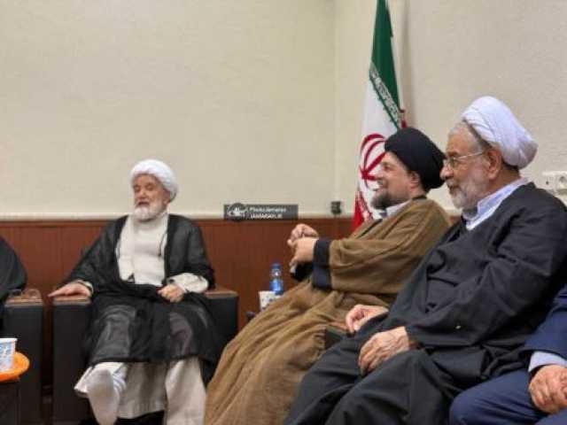 اولین تصویر از کروبی پس از رفع حصر در جمع چهره های مشهور سیاسی (عکس)