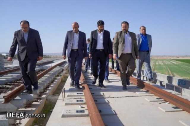 معاون وزیر راه و شهرسازی از پروژه‌های مسکن شهر بهارستان بازدید کرد