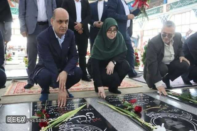 ادای احترام سخنگوی دولت به مقام شهدا در رشت