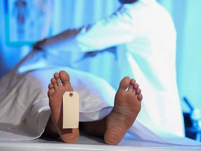 لحظه بیرون آوردن یکی از اجساد در کوهدشت +فیلم