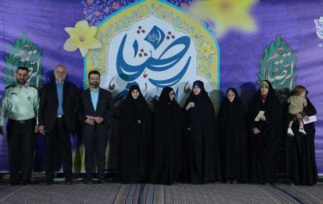 تقدیر از مادران 4 فرزند در جشن «ایرانِ امام رضا»