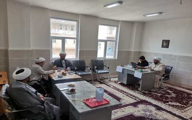 طلاب مدرسه علمیه الغدیر نراق از تحقیق پایانی خود دفاع کردند