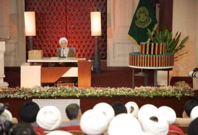 اهدای تفسیر شریف تسنیم به آستان مقدس علوی توسط آیت‌الله جوادی آملی