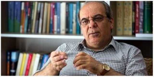 نقد تند عباس عبدی به ارسال پیامک‌های حجاب؛ بیهوده مقاومت نکنید، این سنگر قابل دفاع نیست | ناموسی کردن خطوط قرمز ما را به بن‌بست می‌رساند