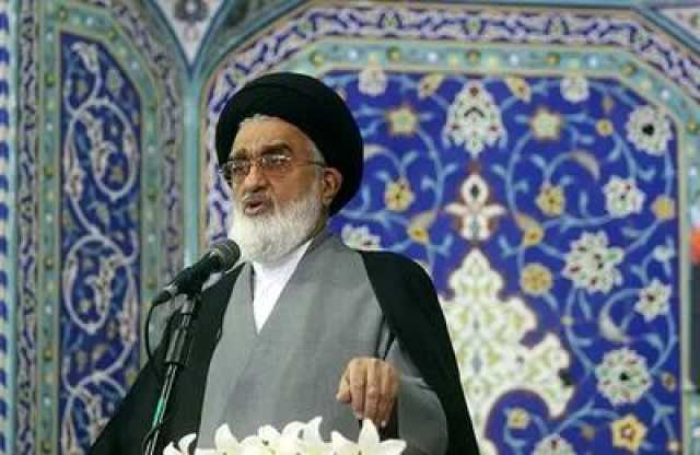 امام جمعه قم: دیپلماسی مهم است اما جای اقتصاد مقاومتی را نمی‌گیرد؛ اگر کسی تصور کند با مذاکره همه مشکلات حل می‌شود سخت در اشتباه است