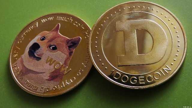 همبستگی Dogecoin با تورم M1 آمریکا؛ آیا رشد قیمت در راه است؟