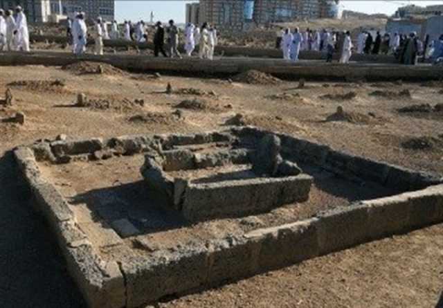 زیارت در بقیع|یک چهارگوشه سنگ چین سهم ابراهیم پسر پیامبر(ص)