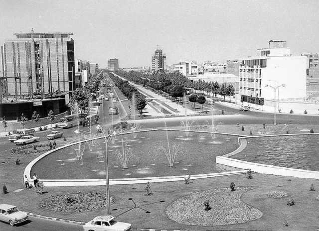 نمایی از میدان ولیعصر و بلوار کشاورز در سال 45