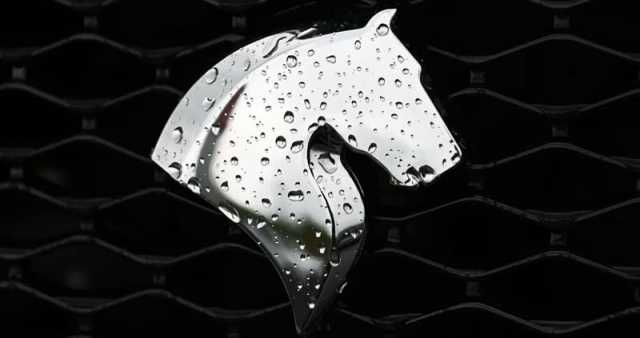 قیمت خودرو‌های ایران خودرو در بازار و نمایندگی