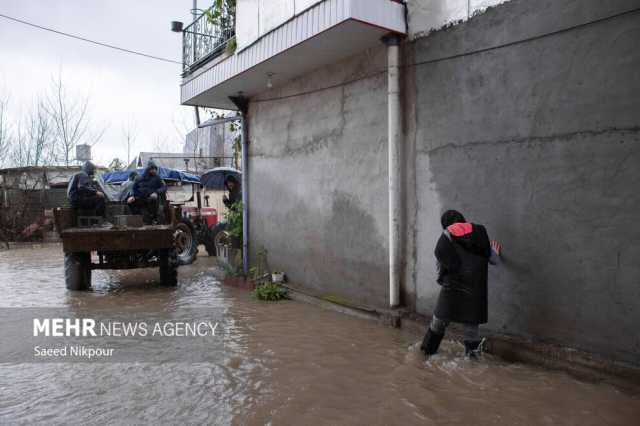 (تصاویر) بارش شدید باران و آبگرفتگی خیابان‌ها در رشت