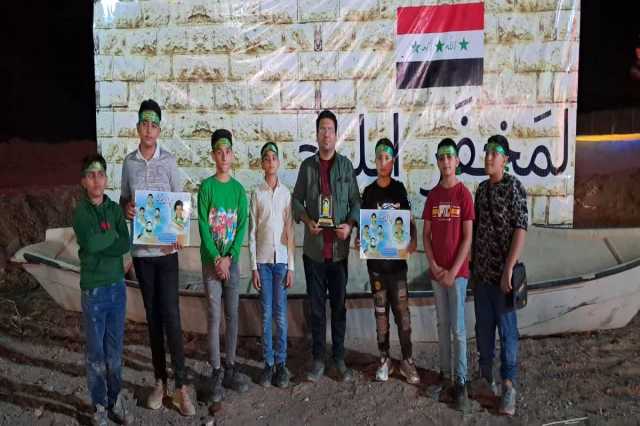 دانش آموزان اشکذری با تندیسِ قدس شریف از کارگردان رسم شیدایی 4 تقدیر کردند
