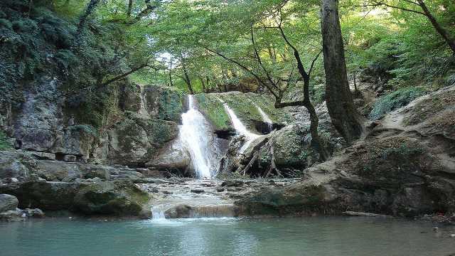 جلوه‌ای زیبا از آبشار روستای شوون در بخش موران