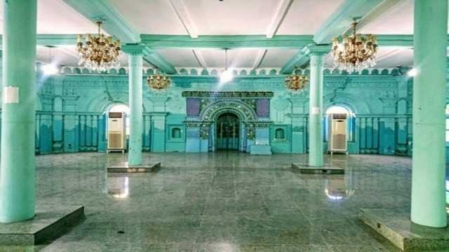 مسجدی با معماری هندی در آبادان