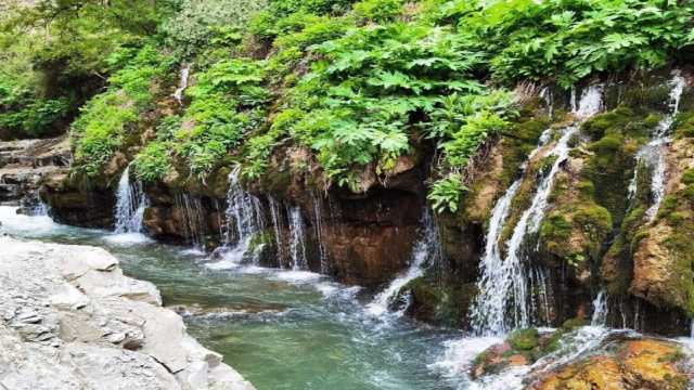 آبشار هفت چشمه یکی از مناظر طبیعی استان البرز