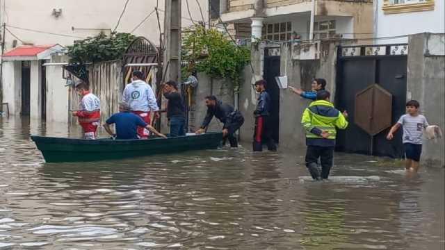 همه در سیلاب آستارا پای کار بودند