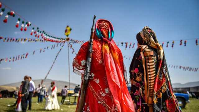 نگاهی به پوشاک سنتی زنان قشقایی فیروزآباد