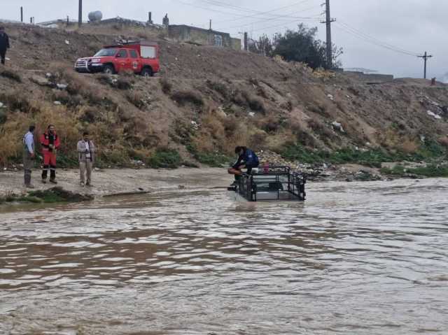 آتش نشانان شیراز جوان گرفتار در رودخانه ماه فیروزان را نجات دادند