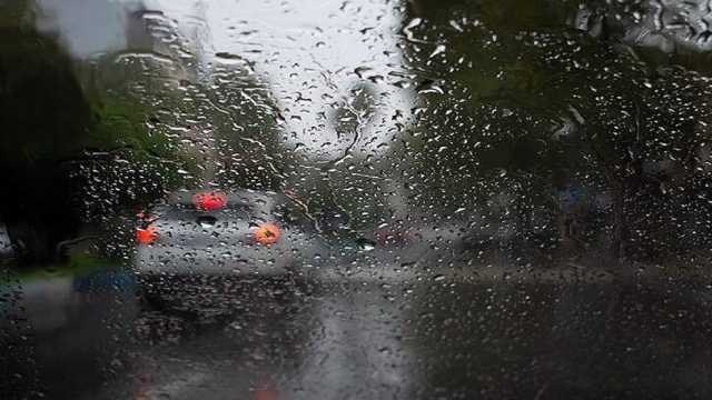بارش‌های رگباری باران در گیلان