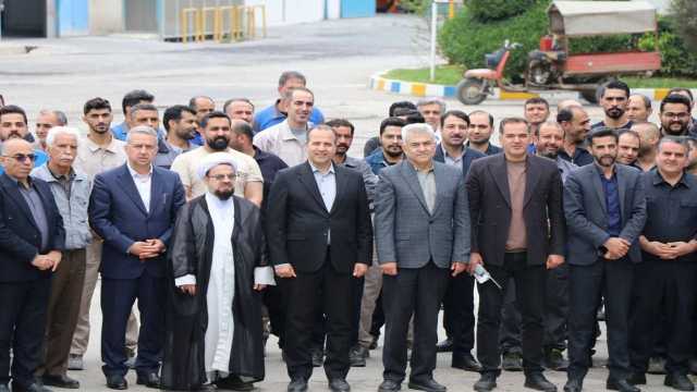 بازدید جمعی از مسئولان از شرکت صنایع تولیدی کیافرین بابل به مناسبت روز کارگر + عکس