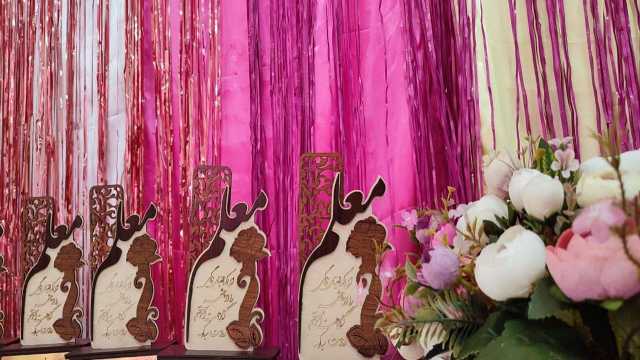 بوی عطر معلم در هشت مدرسه شهر صالح‌آباد همدان پیچید + عکس