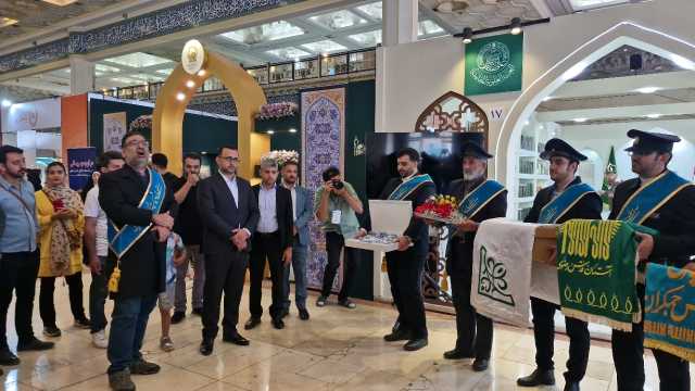حضور خدام حضرت علی‌بن موسی‌الرضا (ع) در نمایشگاه کتاب تهران