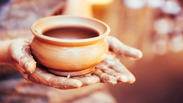 از خاک تا هنر ؛حکایت سفالگری در قم +فیلم