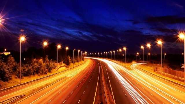 اجرای طرح روشنایی 3 کیلومتری در محور سامان به تیران