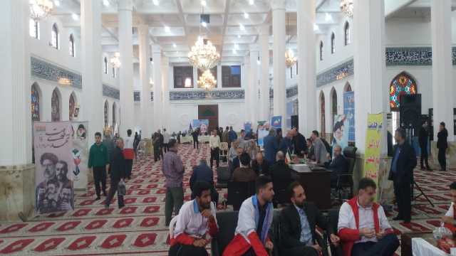 برپایی میز خدمت به یاد شهدای راه خدمت در رشت +تصاویر