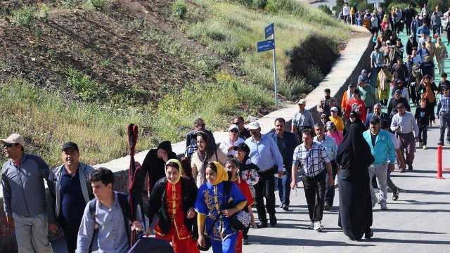 برگزاری همایش پیاده‌روی خانوادگی به مناسبت هفته جوانی جمعیت