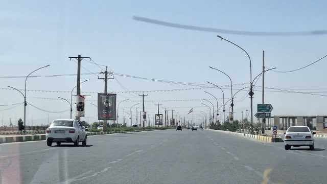 80 بنر مزین به تصاویر شهدای خدمت در بلوار پیامبر اعظم (ص) قم نصب شد