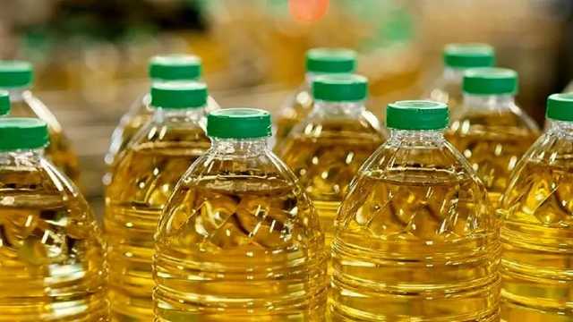 کشف 18 هزار تن مواد اولیه روغن خوراکی احتکار شده در استان اصفهان