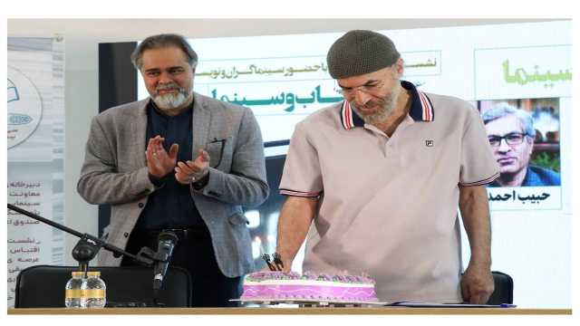 کیانوش عیاری شمع تولد 74 سالگی‌اش را در نمایشگاه کتاب فوت کرد