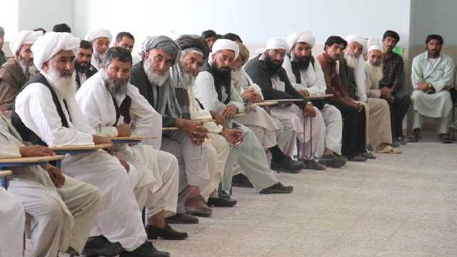 آموزش خطرات مین به اتباع افغانستانی در مرز دوغارون