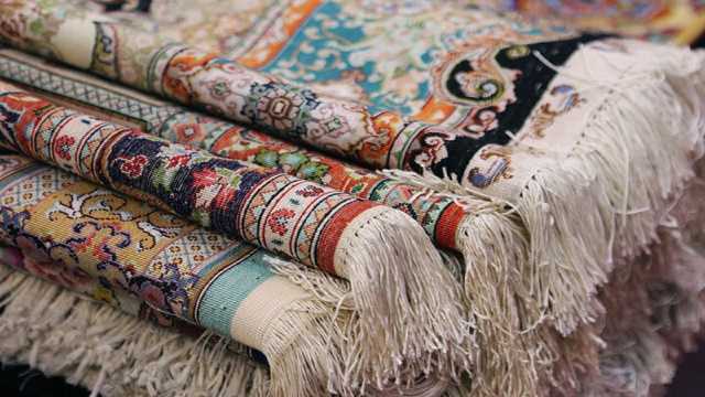 توقف نمایشگاه دائمی فرش قم در ایستگاه تامین اعتبار