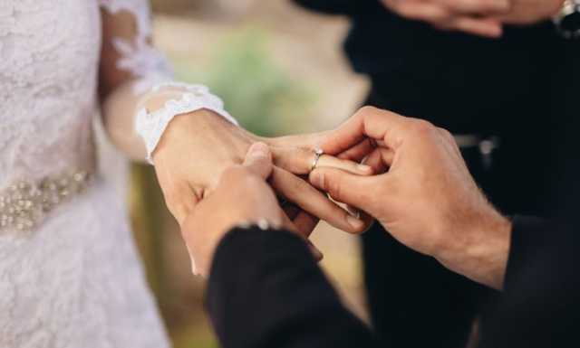 چه کسی برای اولین بار حلقه ازدواج را اختراع کرد؟