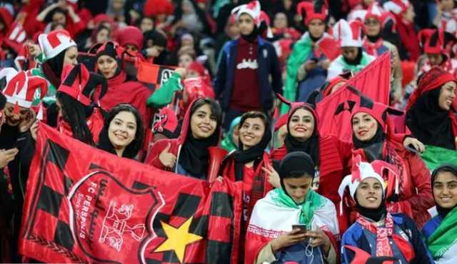 خوشحالی هواداران پرسپولیس پس از گل اول استقلال