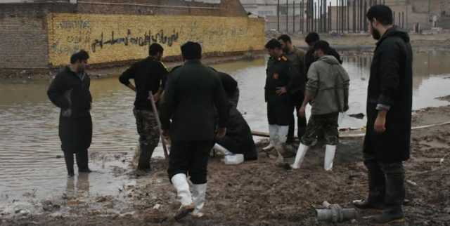 فعالیت 75 گروه جهادی جهت رفع آبگرفتگی در اهواز از سوی بسیج سازندگی