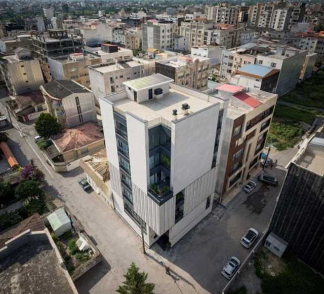 معماری جالب یک ساختمان برای مقابله با پدیده کج باران + تصویر
