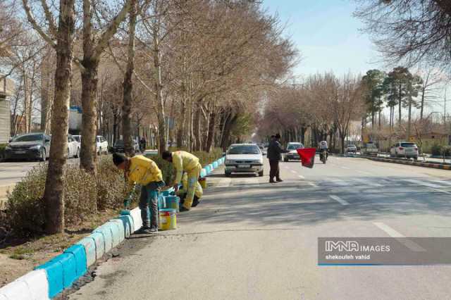 رنگ‌آمیزی مکانیزه جداول منطقه 3 اصفهان با کاهش 40 درصدی مصرف رنگ