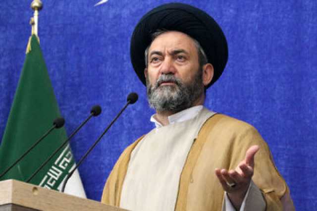 واکنش امام جمعه اردبیل به ادعای حمله نظامی ترامپ به ایران/ قیمت بنزین، آب، برق و گاز در ایران آن گونه است ترامپ در اروپا سراغ ندارد