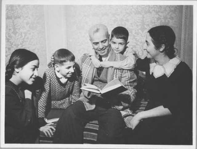 نفس‌های به شماره افتاده زبان فارسی زیر چکمه‌های استالین