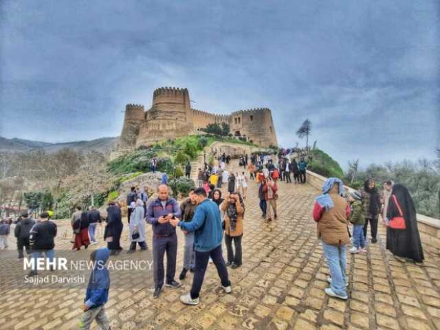 بازدید ۳۸۱ هزار گردشگر نوروزی از جاذبه‌های تاریخی و طبیعی لرستان