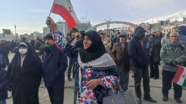 راهپیمایی 22 بهمن در سنندج آغاز شد