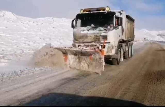 به‌کارگیری بیش از 7 هزار تن مخلوط نمک، شن و ماسه برای بازگشایی جاده‌ها