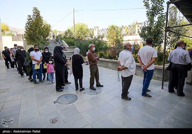 پایگاه واکسیناسیون رانندگان تاکسی کرمانشاه در اختیار عموم مردم قرار گرفت