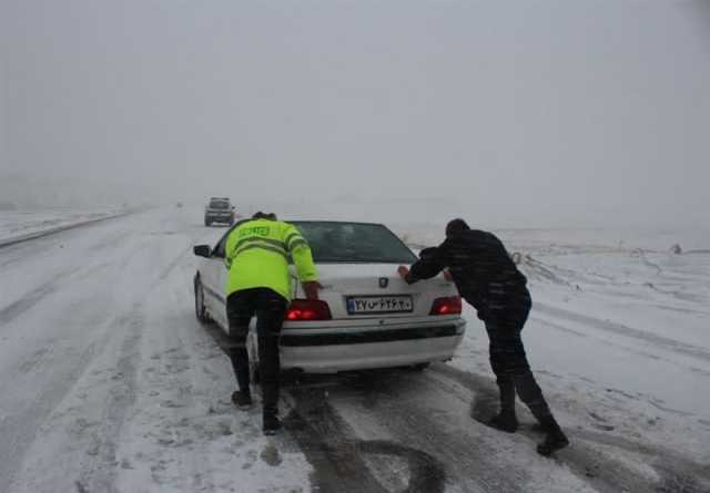 برف و کولاک جاده ساری ـ کیاسر ـ سمنان را مسدود کرد