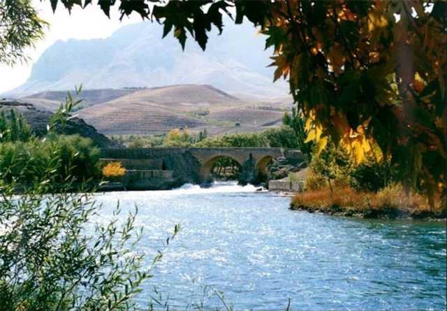 گره کور ترافیک بر توسعه گردشگری شهرستان سامان/ محورهای مواصلاتی استان چهارمحال و بختیاری مناسب رونق صادرات نامرئی نیست